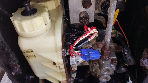 ปั้มไฮดีอลิค 24 v ออก 4 สาย รหัสสินค้า C1 - 2 สอบถามได้ต่อรองได้ ขายได้ขาย ราคา  3400 บาท