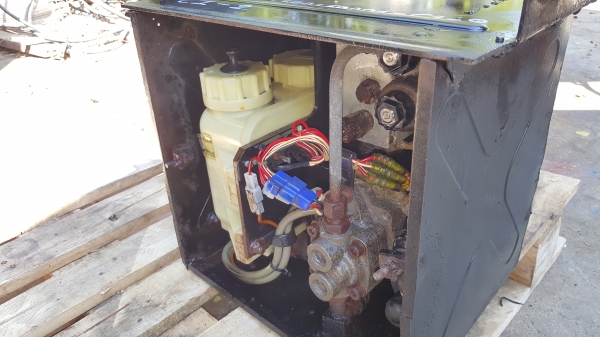 ปั้มไฮดีอลิค 24 v ออก 4 สาย รหัสสินค้า C1 - 2 สอบถามได้ต่อรองได้ ขายได้ขาย ราคา  3400 บาท