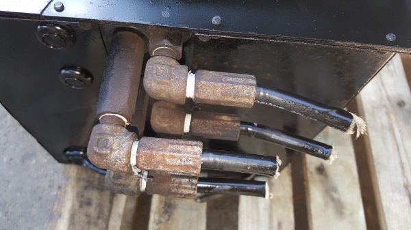 ปั้มไฮดีอลิค 24 v ออก 4 สาย รหัสสินค้า C1 - 2 สอบถามได้ต่อรองได้ ขายได้ขาย ราคา  3400 บาท