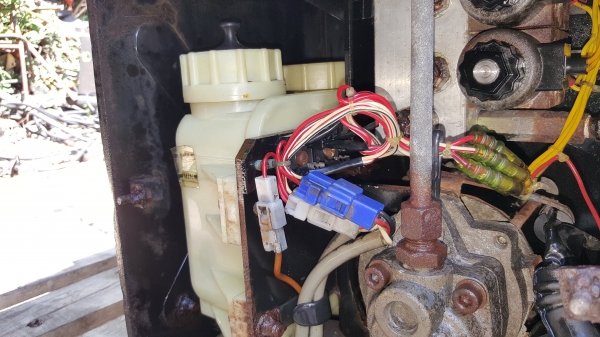 ปั้มไฮดีอลิค 24 v ออก 4 สาย รหัสสินค้า C1 - 2 สอบถามได้ต่อรองได้ ขายได้ขาย ราคา  3400 บาท