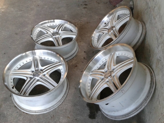 ขอบ18นิ้ว5รู114 น.8 ล.9 ชุดนี้ ราคา 7900 บาท