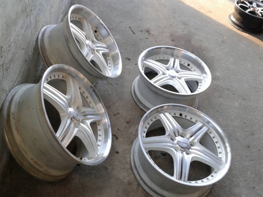 ขอบ18นิ้ว5รู114 น.8 ล.9 ชุดนี้ ราคา 7900 บาท