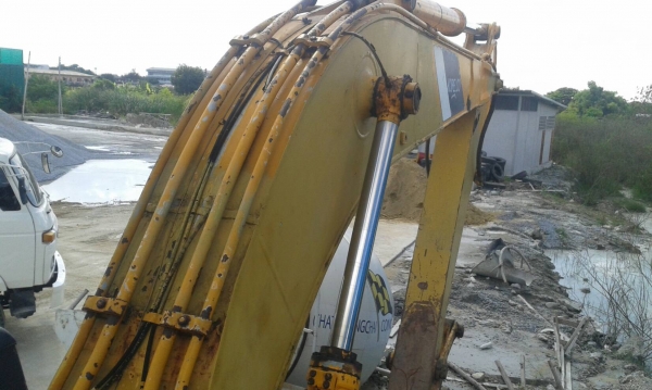 ขายรถแบคโฮ KOMATSU PC200-6 ระบบไฟเต็ม เอกสารเล่มทะเบียน ราคา 815000