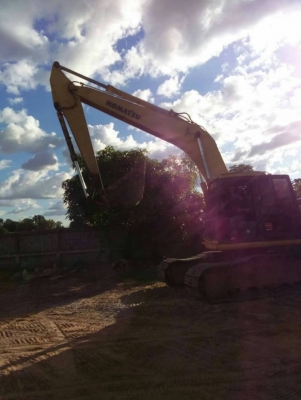 ขายรถแบคโฮ KOMATSU PC200-6 ระบบไฟเต็ม เอกสารเล่มทะเบียน ราคา 815000