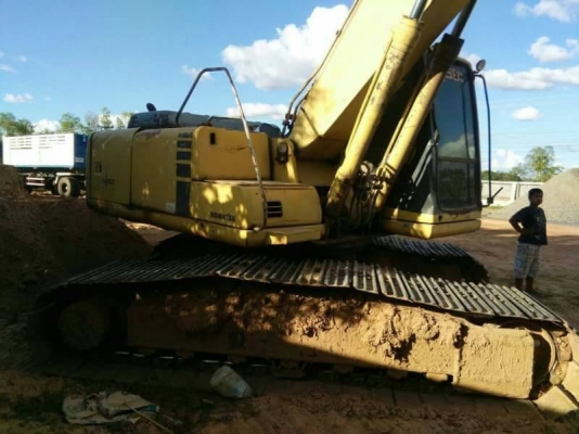 ขายรถแบคโฮ KOMATSU PC200-6 ระบบไฟเต็ม เอกสารเล่มทะเบียน ราคา 815000