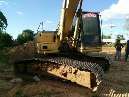 ขายรถแบคโฮ KOMATSU PC200-6 ระบบไฟเต็ม เอกสารเล่มทะเบียน ราคา 815000