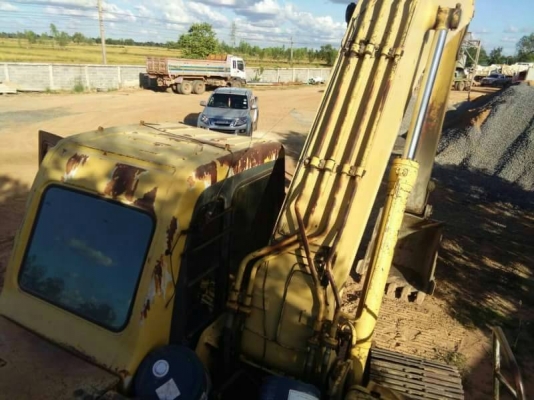 ขายรถแบคโฮ KOMATSU PC200-6 ระบบไฟเต็ม เอกสารเล่มทะเบียน ราคา 815000