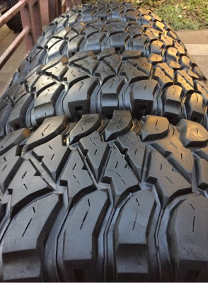 ยาง Mud Mickey Thompson 315 75 16 ปลายปี15 ดอกเต็ม ไม่มีปะ ราคาไม่แพง ยาง Mud Mickey Thompson 315 75 16 ปลายปี15 ดอกเต็ม ไม่มีปะ ราคาไม่แพง