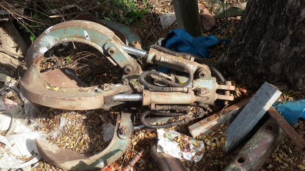 เครน&amp;บัวคีบเหล็ก