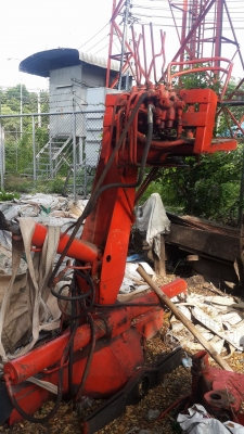 เครน&amp;บัวคีบเหล็ก