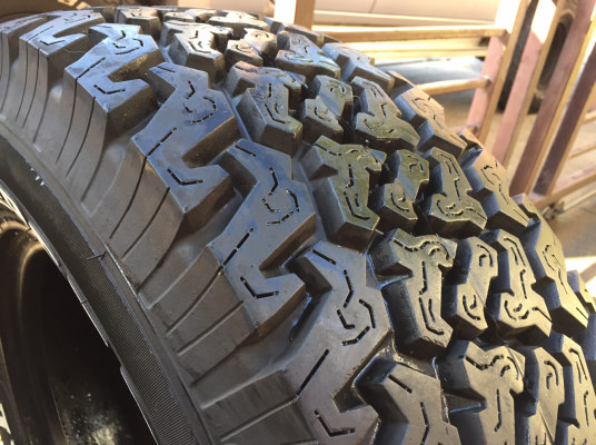 เศษยาง All Silverstone 265 70 16 ปลายปี15 ดอกเต็ม ไม่มีปะ ราคาไม่แพง