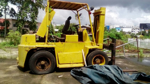 ขายรถโฟล์คลิฟต์ KOMATSU ยก 7 ตันสูง 5 เมตร ราคา 180000 ขายรถโฟล์คลิฟต์ KOMATSU ยก 7 ตันสูง 5 เมตร ราคา 180000