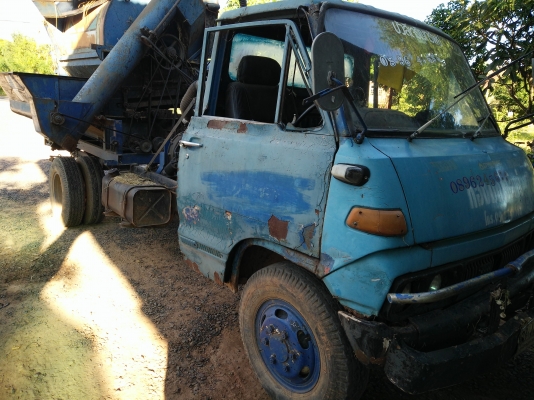 ขาย 6ล้อ bu พร้อมเครื่อง isuzu 100 แรง ตู้เกษตร 5ฟุต