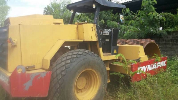ขาย 780,000 DYNAPAC CA 251 D  ล้อหนาม เครื่องดี ปั้มแรง ปั้มสั่นแรง เอกสารเล่มทะเบียน รถอยู่ จ.เชียงราย  090-772-3710 090-772-3708