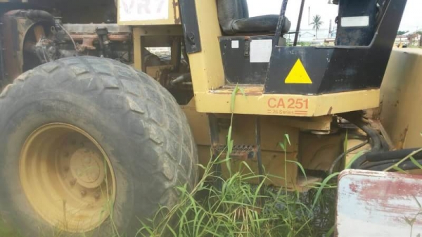 ขาย 780,000 DYNAPAC CA 251 D  ล้อหนาม เครื่องดี ปั้มแรง ปั้มสั่นแรง เอกสารเล่มทะเบียน รถอยู่ จ.เชียงราย  090-772-3710 090-772-3708