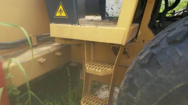 ขาย 780,000 DYNAPAC CA 251 D  ล้อหนาม เครื่องดี ปั้มแรง ปั้มสั่นแรง เอกสารเล่มทะเบียน รถอยู่ จ.เชียงราย  090-772-3710 090-772-3708