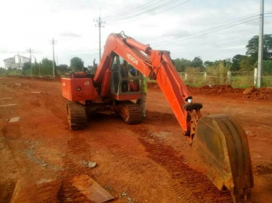 ขาย 195,000 Hitachi (UH025-60)  เครื่องดี โช่หนา เอวเเน่น ปั้มแรง  รถอยู่ จ.สกลนคร 090-772-3710 090-772-3708