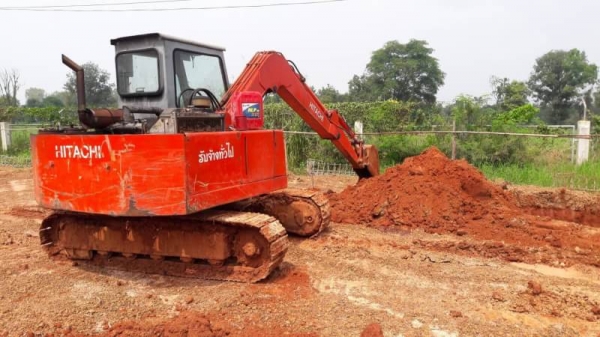 ขาย 195,000 Hitachi (UH025-60)  เครื่องดี โช่หนา เอวเเน่น ปั้มแรง  รถอยู่ จ.สกลนคร 090-772-3710 090-772-3708