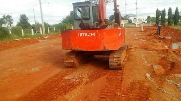 ขาย 195,000 Hitachi (UH025-60)  เครื่องดี โช่หนา เอวเเน่น ปั้มแรง  รถอยู่ จ.สกลนคร 090-772-3710 090-772-3708