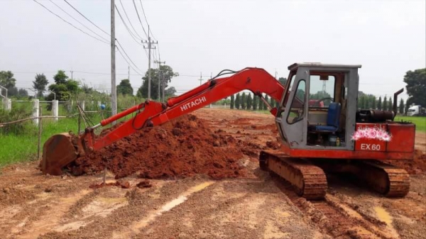 ขาย 195,000 Hitachi (UH025-60)  เครื่องดี โช่หนา เอวเเน่น ปั้มแรง  รถอยู่ จ.สกลนคร 090-772-3710 090-772-3708