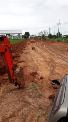 ขาย 195,000 Hitachi (UH025-60)  เครื่องดี โช่หนา เอวเเน่น ปั้มแรง  รถอยู่ จ.สกลนคร 090-772-3710 090-772-3708