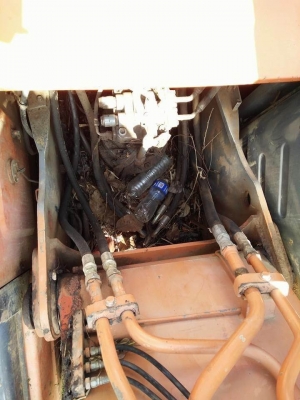 ขาย 1,290.000 HITACHI ZX200-1 ทำงาน 12,xxx ชม.เครื่องดี ปั้มแรง ไฟฟ้าครบ เปลี่ยน โช่ใหม่ เอวให้ใหม่ เอกสารเล่มทะเบียน  รถอยู่ จ.มหาสารคาม  090-772-3710 090-772-3708