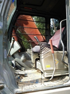 ขาย 1,290.000 HITACHI ZX200-1 ทำงาน 12,xxx ชม.เครื่องดี ปั้มแรง ไฟฟ้าครบ เปลี่ยน โช่ใหม่ เอวให้ใหม่ เอกสารเล่มทะเบียน  รถอยู่ จ.มหาสารคาม  090-772-3710 090-772-3708