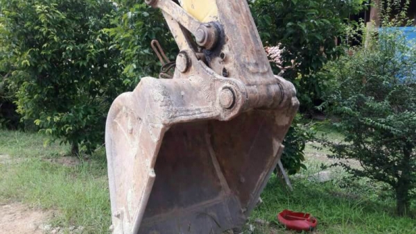 ขาย 1,380,000 KOMATSU  pc 200-7 ทำงาน 13,xxx ชั่วโมง เครื่องดี โช่หนา เอวแน่น ปั้มดีไฟฟ้าครบ  เอกสารเล่มทะเบียน รถอยู่ จ.ลำปาง  090-772-3710 090-772-3708