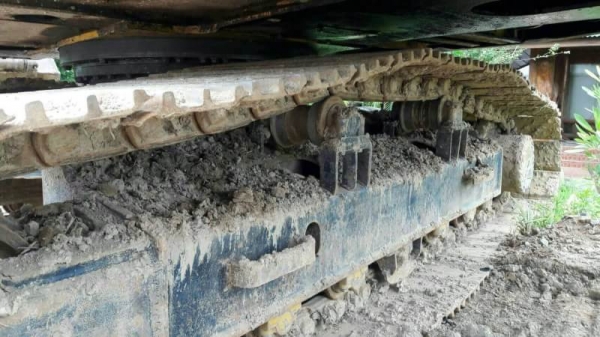 ขาย 1,380,000 KOMATSU  pc 200-7 ทำงาน 13,xxx ชั่วโมง เครื่องดี โช่หนา เอวแน่น ปั้มดีไฟฟ้าครบ  เอกสารเล่มทะเบียน รถอยู่ จ.ลำปาง  090-772-3710 090-772-3708