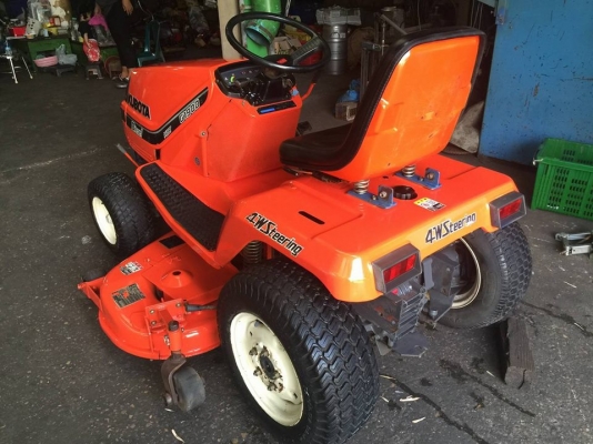ขายรถตัดหญ้านั่งขับ เลี้ยว4ล้อเอวอ่อน ดีเซล 19HP