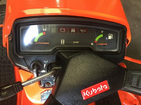 ขายรถตัดหญ้านั่งขับ เลี้ยว4ล้อเอวอ่อน ดีเซล 19HP