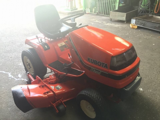 ขายรถตัดหญ้านั่งขับ เลี้ยว4ล้อเอวอ่อน ดีเซล 19HP