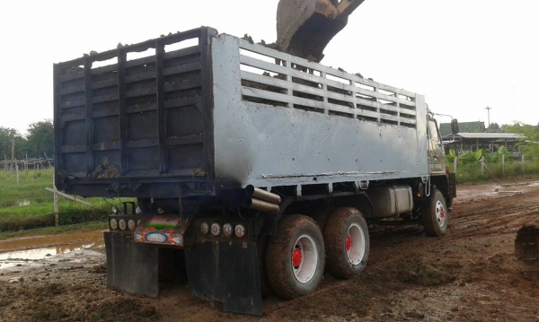 ขายสิ้บล้อ240Rแท้เครื่องเดิมเกียรเดิม รถวิ่งงานทุกวัน ขายสิ้บล้อ240Rแท้เครื่องเดิมเกียรเดิม รถวิ่งงานทุกวัน