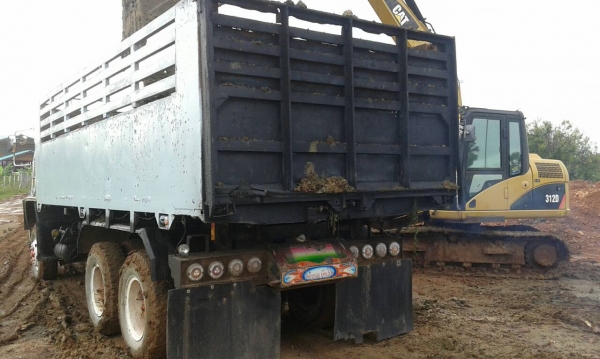 ขายสิ้บล้อ240Rแท้เครื่องเดิมเกียรเดิม รถวิ่งงานทุกวัน ขายสิ้บล้อ240Rแท้เครื่องเดิมเกียรเดิม รถวิ่งงานทุกวัน