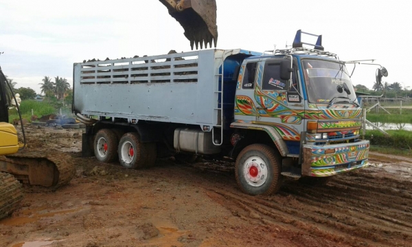 ขายสิ้บล้อ240Rแท้เครื่องเดิมเกียรเดิม รถวิ่งงานทุกวัน ขายสิ้บล้อ240Rแท้เครื่องเดิมเกียรเดิม รถวิ่งงานทุกวัน