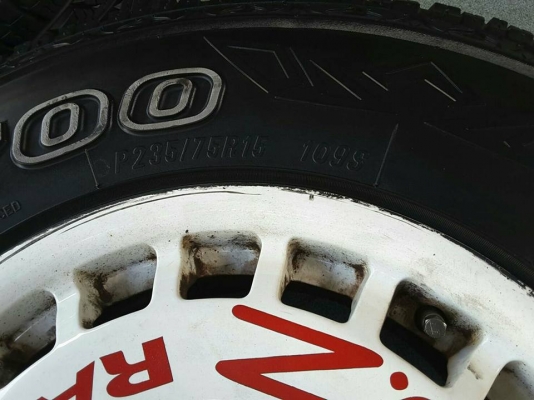 Max + Maxxis AT 235-75-15 ปี15 สวยๆ 1ชุด Max + Maxxis AT 235-75-15 ปี15 สวยๆ 1ชุด