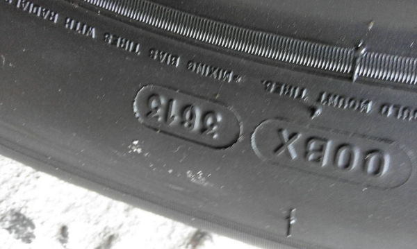 235/60R16  MICHELIN สวยๆ  มี 2 เส้น  tel. 081-427-3941