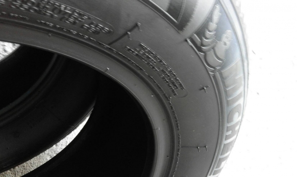 235/60R16  MICHELIN สวยๆ  มี 2 เส้น  tel. 081-427-3941