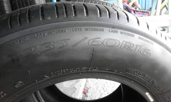 235/60R16  MICHELIN สวยๆ  มี 2 เส้น  tel. 081-427-3941