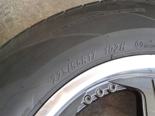 ขอบ17นิ้ว6รู พร้อมยาง ชุดนี้ ราคา 7400 บาท