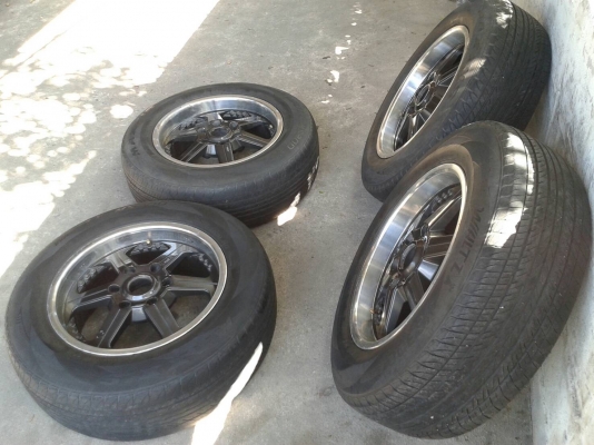 ขอบ17นิ้ว6รู พร้อมยาง ชุดนี้ ราคา 7400 บาท