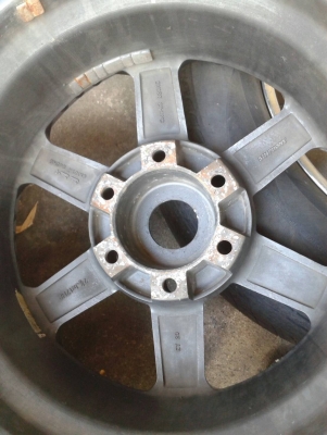 ขอบ17นิ้ว6รู พร้อมยาง ชุดนี้ ราคา 7400 บาท