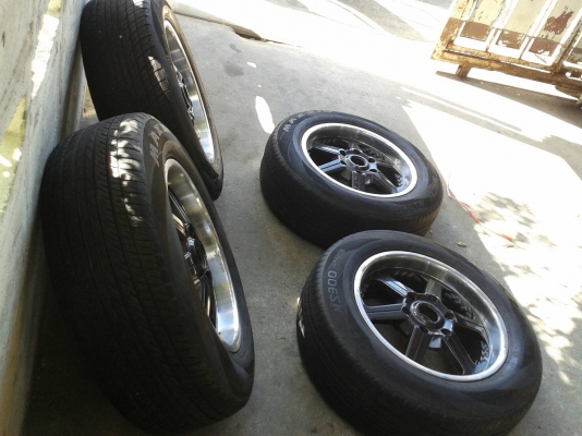 ขอบ17นิ้ว6รู พร้อมยาง ชุดนี้ ราคา 7400 บาท