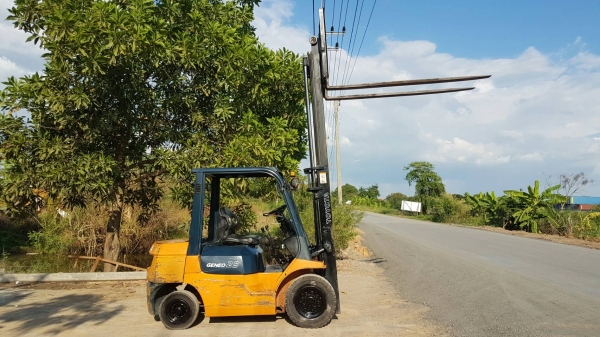 ขายด่วนรถยก TOYOTA 7FG25ยก2.5ตันยกสุงได้3เมตรเคื่องตัวใหม่4สูบชั่วโม่งทำงานน้อยยางตัน4เส้นรถนอกเพิ่งเข้ามายังไม่เคยใช้งานในเมืองไทยเลย