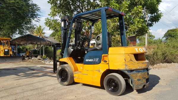 ขายด่วนรถยก TOYOTA 7FG25ยก2.5ตันยกสุงได้3เมตรเคื่องตัวใหม่4สูบชั่วโม่งทำงานน้อยยางตัน4เส้นรถนอกเพิ่งเข้ามายังไม่เคยใช้งานในเมืองไทยเลย