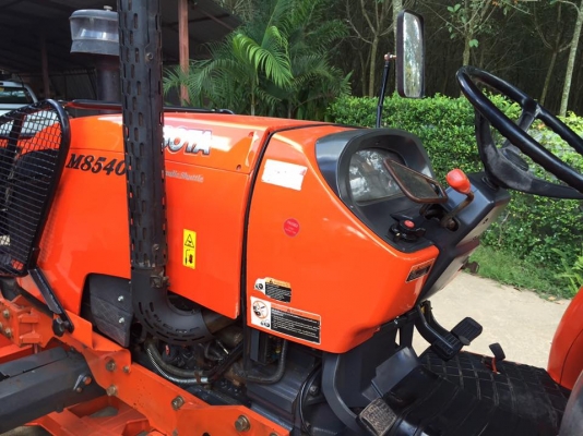 ขายรถไถ Kubota M8540 (4WD) พร้อมดันหน้า ผานพรวนช้าง รถสวย เดิม พร้อมใช้งานครับ