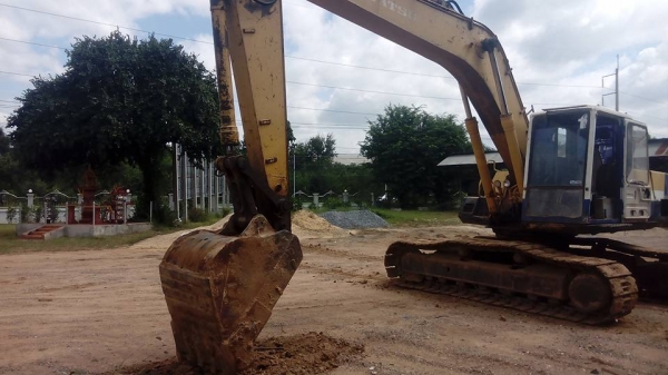 **470,000 บ.ต่อรอง/// แบคโฮ KOMATSU PC200-5 คอนโทรลยาว ไฟครบ เครื่อง+ปั้ม เดิม แรงดี บูมอาร์มดี บุ้งกี๋ได้ เอวแน่น ช่วงล่าง70\% โซ่ดีแทร็กครบ เฟรมพอได้ ใช้งานปกติ พร้อมใช้ เอกสารใบแจ้งจำหน่าย ขายตามสภาพ **ขาย KOMATSU PC200-5 แบคโฮพิมพ์นิยม สภาพดี พร้อมใช้