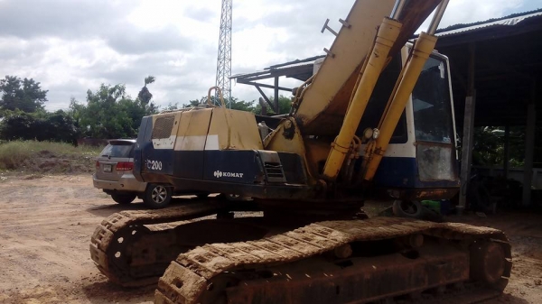**470,000 บ.ต่อรอง/// แบคโฮ KOMATSU PC200-5 คอนโทรลยาว ไฟครบ เครื่อง+ปั้ม เดิม แรงดี บูมอาร์มดี บุ้งกี๋ได้ เอวแน่น ช่วงล่าง70\% โซ่ดีแทร็กครบ เฟรมพอได้ ใช้งานปกติ พร้อมใช้ เอกสารใบแจ้งจำหน่าย ขายตามสภาพ **ขาย KOMATSU PC200-5 แบคโฮพิมพ์นิยม สภาพดี พร้อมใช้
