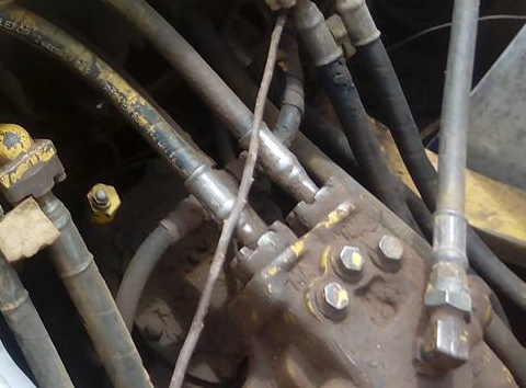 **470,000 บ.ต่อรอง/// แบคโฮ KOMATSU PC200-5 คอนโทรลยาว ไฟครบ เครื่อง+ปั้ม เดิม แรงดี บูมอาร์มดี บุ้งกี๋ได้ เอวแน่น ช่วงล่าง70\% โซ่ดีแทร็กครบ เฟรมพอได้ ใช้งานปกติ พร้อมใช้ เอกสารใบแจ้งจำหน่าย ขายตามสภาพ **ขาย KOMATSU PC200-5 แบคโฮพิมพ์นิยม สภาพดี พร้อมใช้