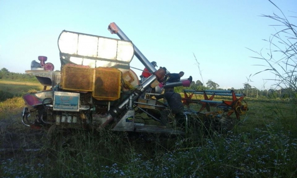 ขายรถเกี่ยวข้าว ส.ทวี ช่วงล่าง12ปั๊ม22เครื่อง195เทอร์โบว์ อุ้ม2.5ตัน รถกำลังทำงาน ขายรถเกี่ยวข้าว ส.ทวี ช่วงล่าง12ปั๊ม22เครื่อง195เทอร์โบว์ อุ้ม2.5ตัน รถกำลังทำงาน